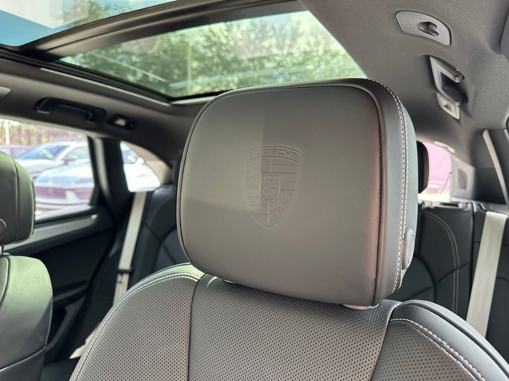 Thumbnail: 2025 Porsche Macan - 22