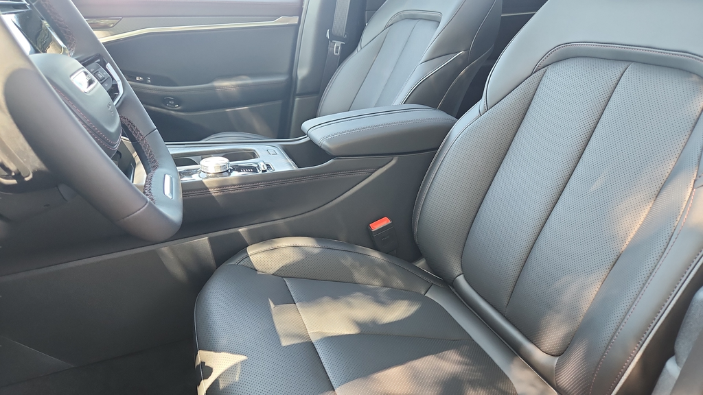 2025 Jeep Wagoneer S