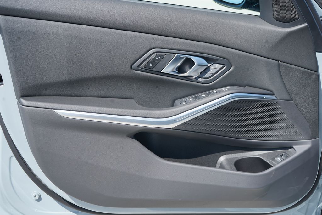 Thumbnail: 2025 BMW 3 Series - 9