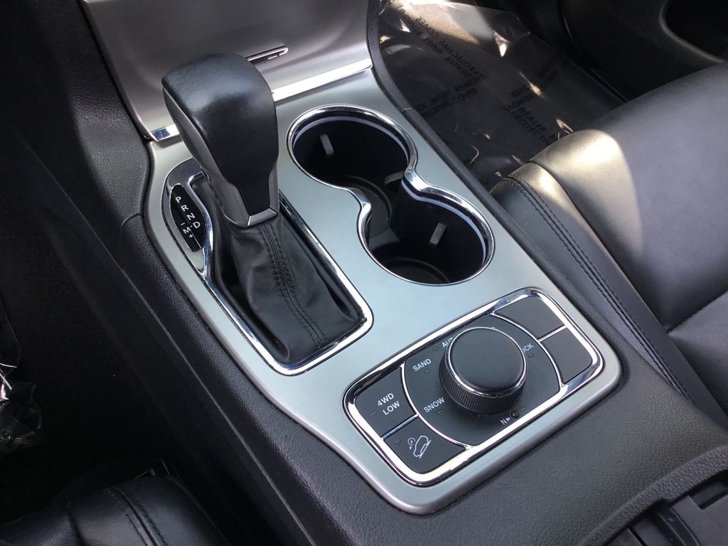 Thumbnail: 2020 Jeep Grand Cherokee - 24