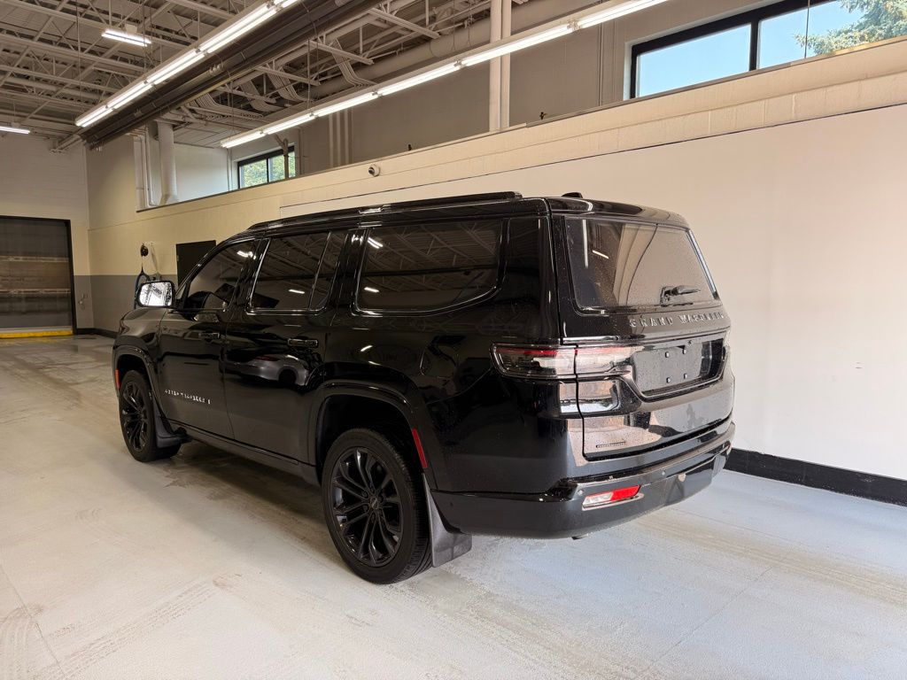 Thumbnail: 2022 Jeep Grand Wagoneer - 3