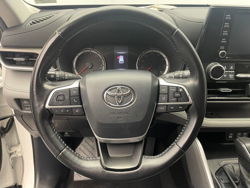 Thumbnail: 2022 Toyota Highlander - 21