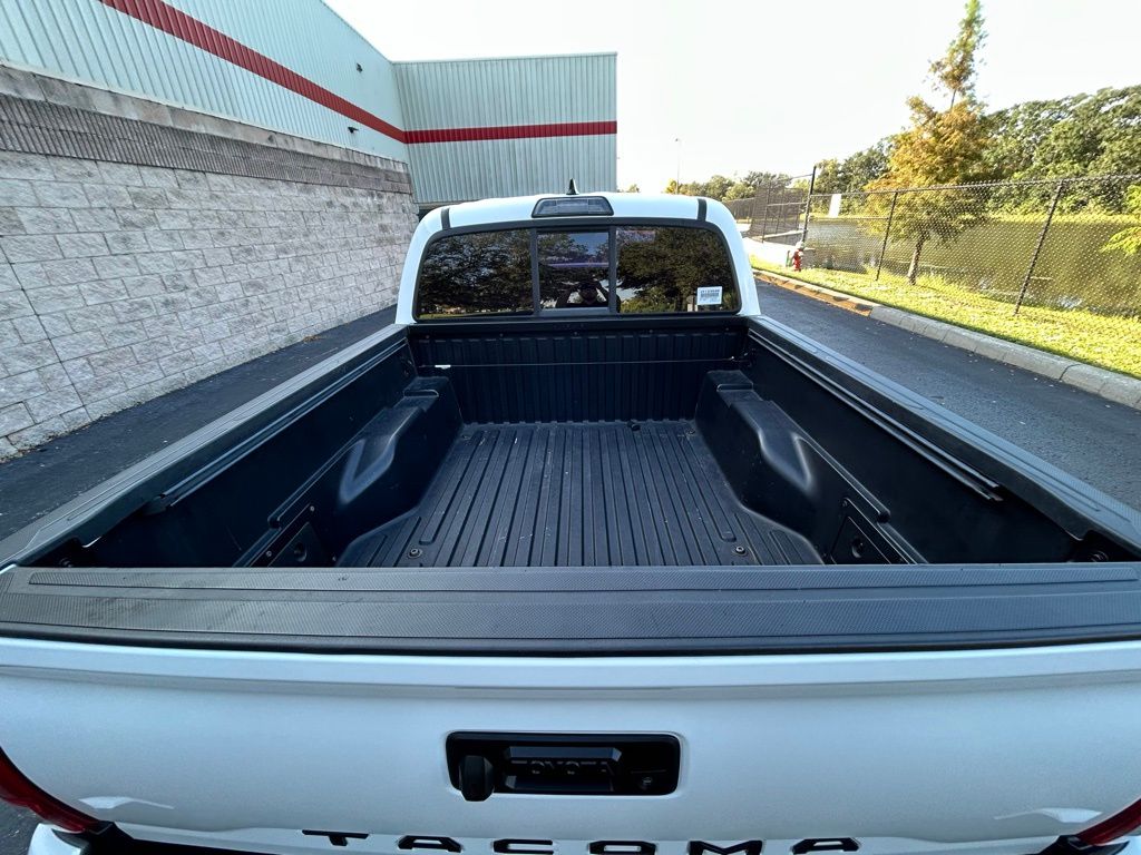 Thumbnail: 2018 Toyota Tacoma - 10