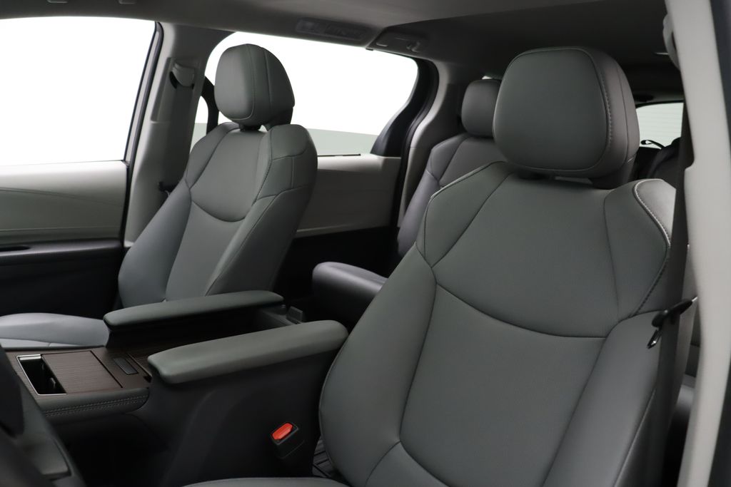 2024 Toyota Sienna XLE 13