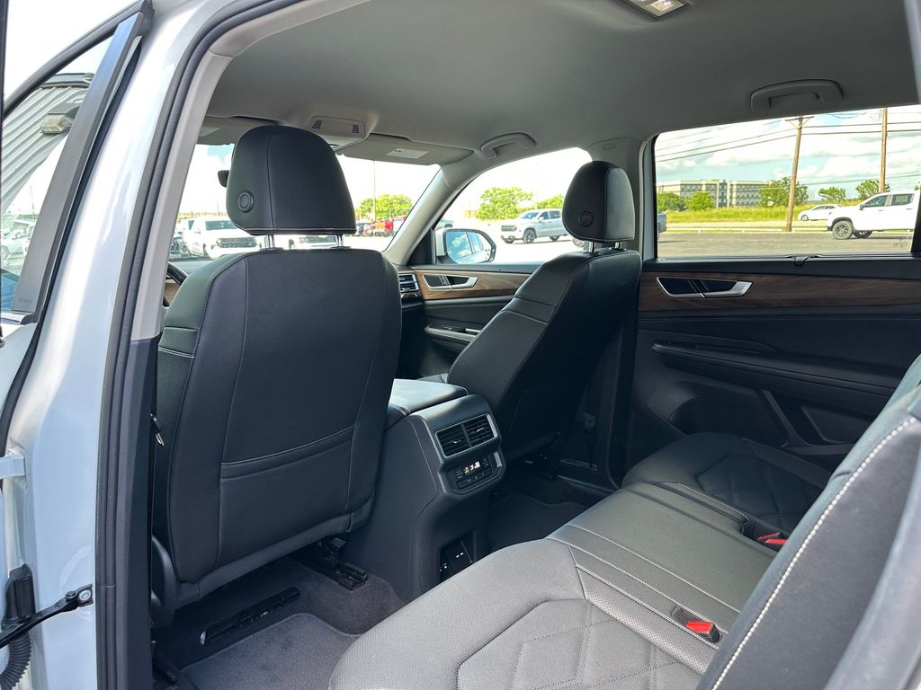 Used Car 2025 Volkswagen Atlas  2.0t Se W/technology For Sale Under $35,000 In Austin, Texas