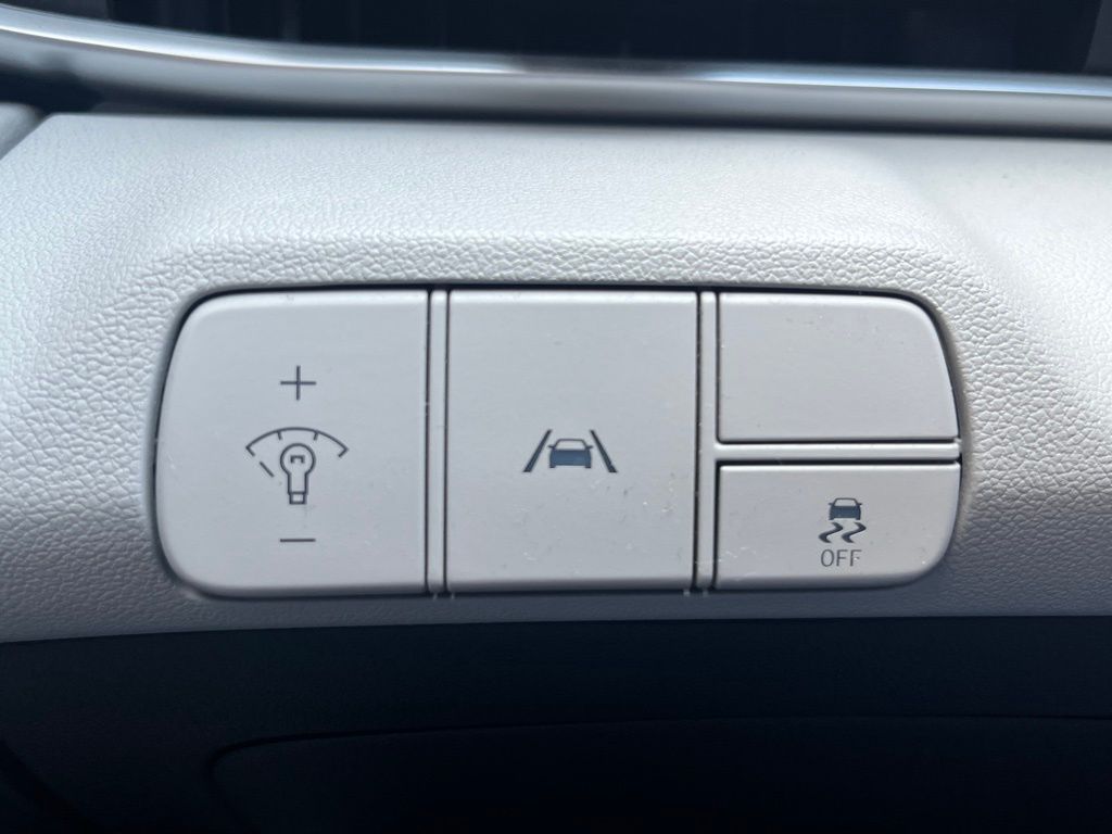 2023 Hyundai Elantra Limited Edition 16