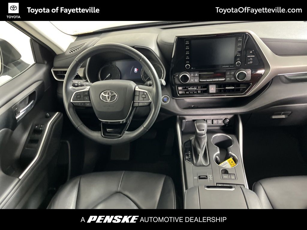 Thumbnail: 2021 Toyota Highlander - 14