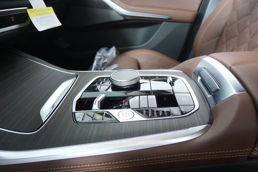 Thumbnail: 2026 BMW X7 - 23