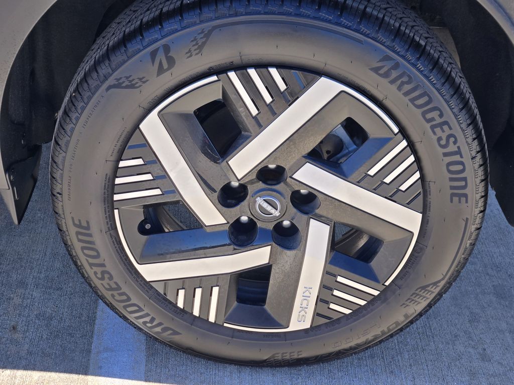 2026 Nissan Kicks SV - 7