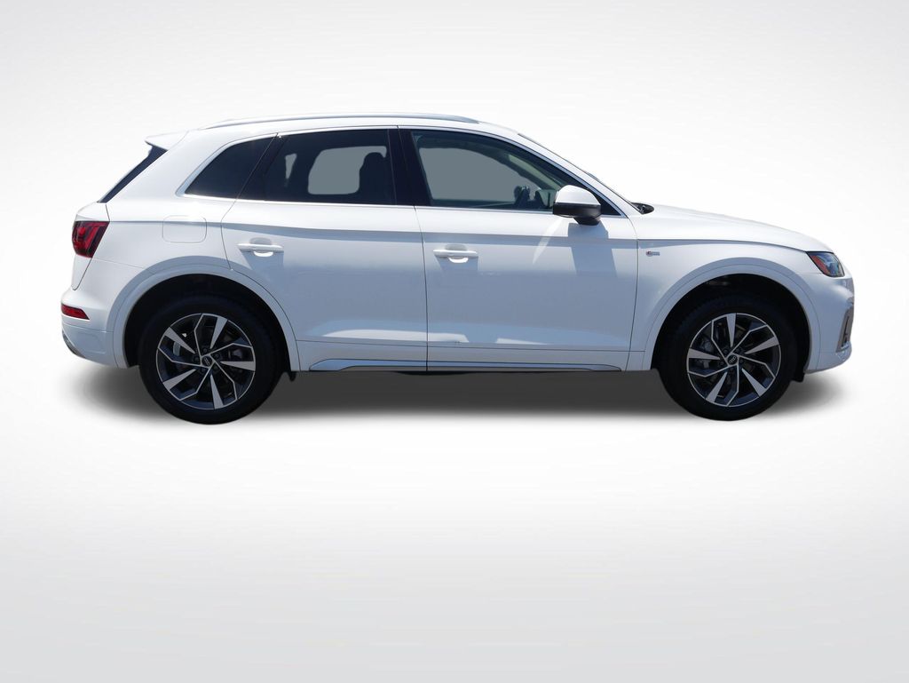 Thumbnail: 2022 Audi Q5 - 6