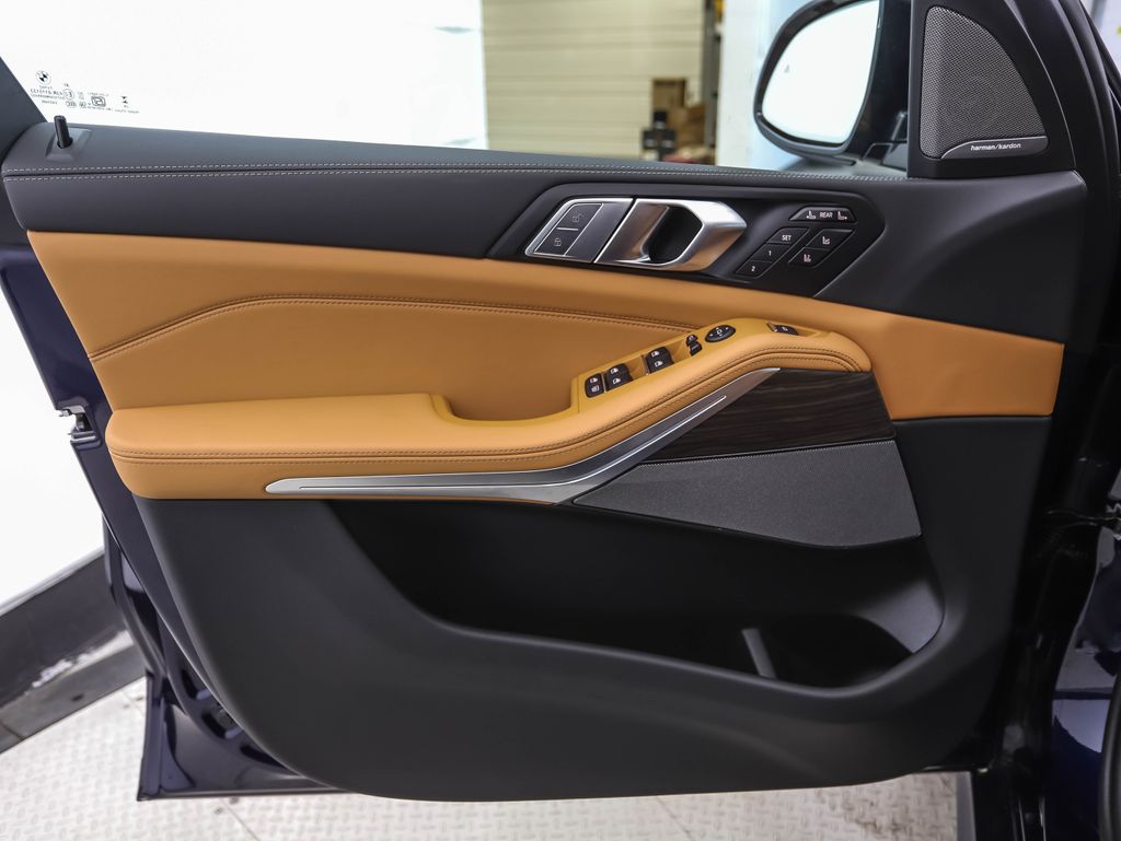 Thumbnail: 2027 BMW X7 - 9