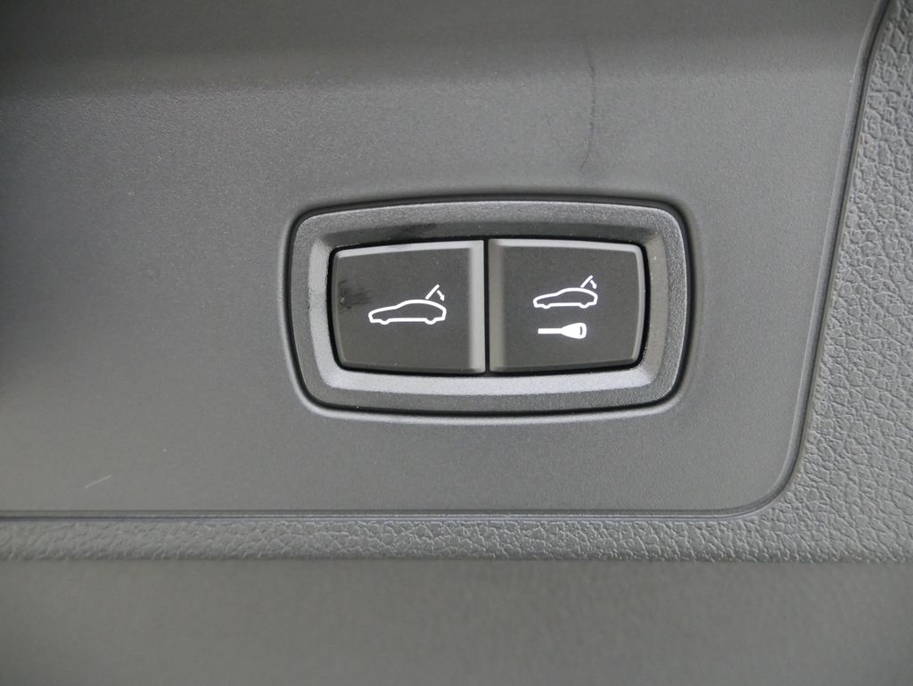 Thumbnail: 2026 Porsche Panamera - 24