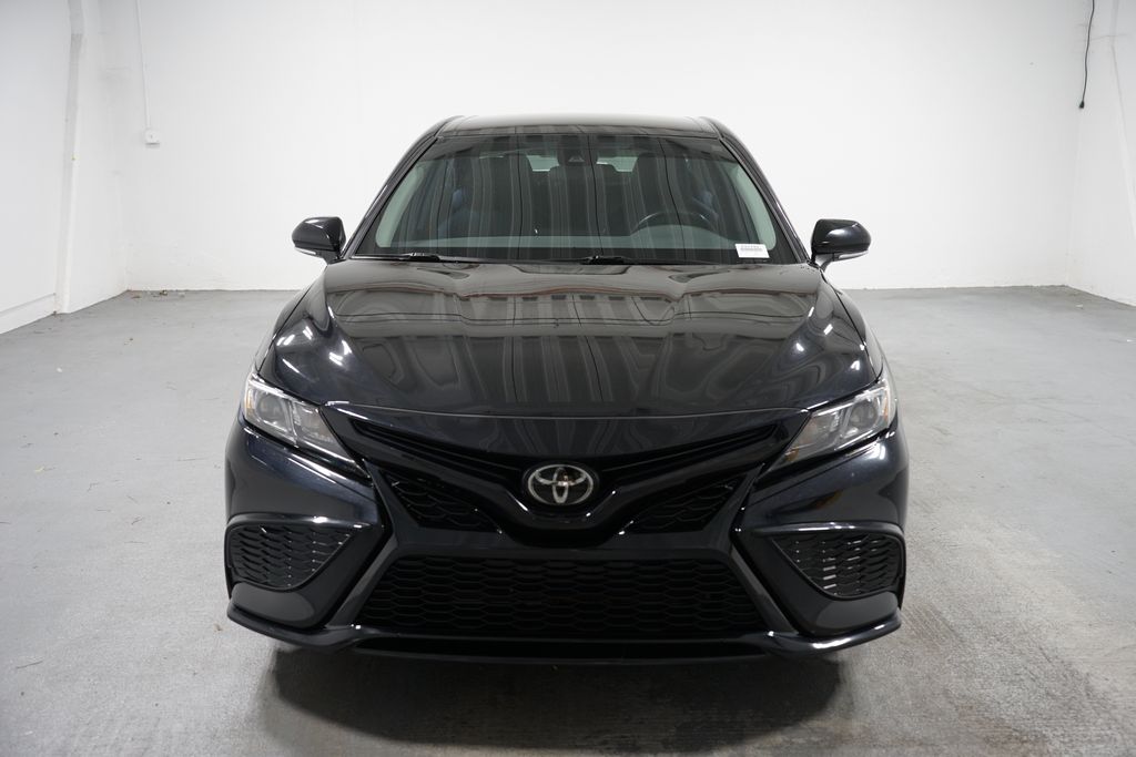 2023 Toyota Camry SE 2