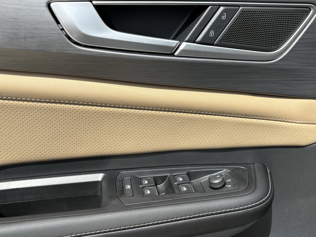 New 2026 White Volkswagen 2.0T SE w/Technology image 11