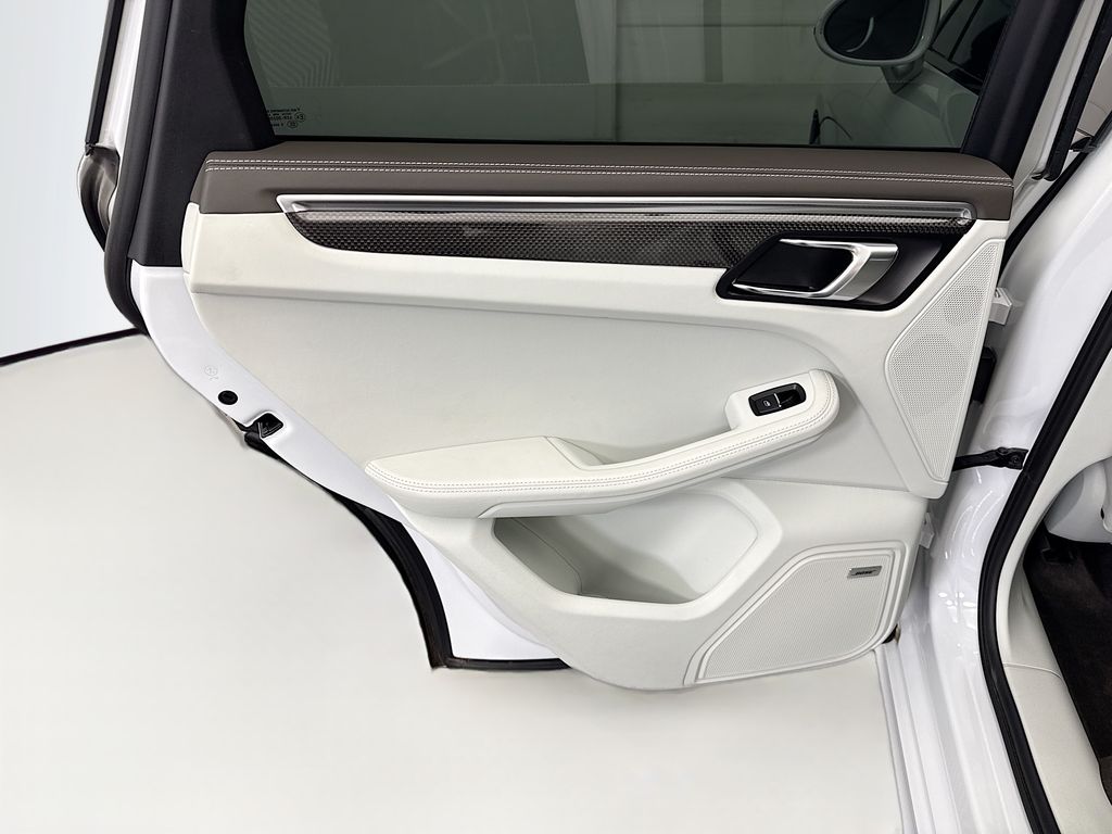 Thumbnail: 2020 Porsche Macan - 27