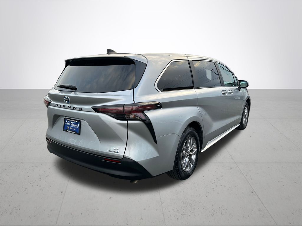 2024 Toyota Sienna LE