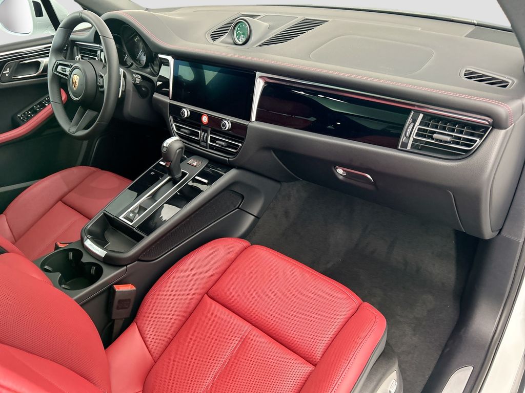 Thumbnail: 2026 Porsche Macan - 19