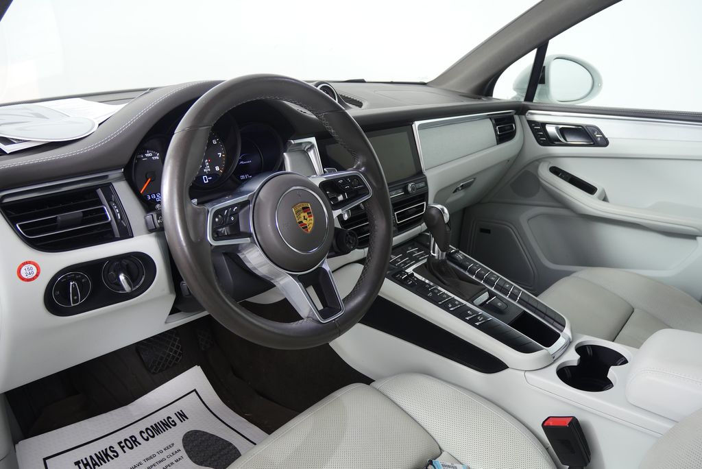 Thumbnail: 2021 Porsche Macan - 12