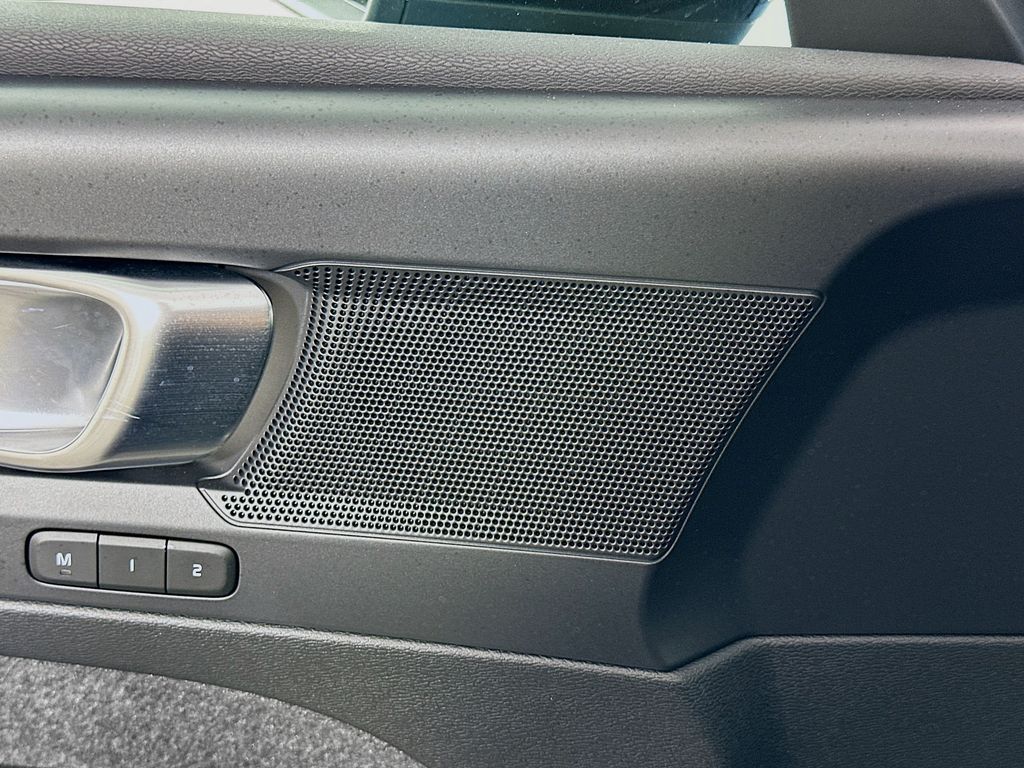 2023 Volvo XC40 B5 Plus 18