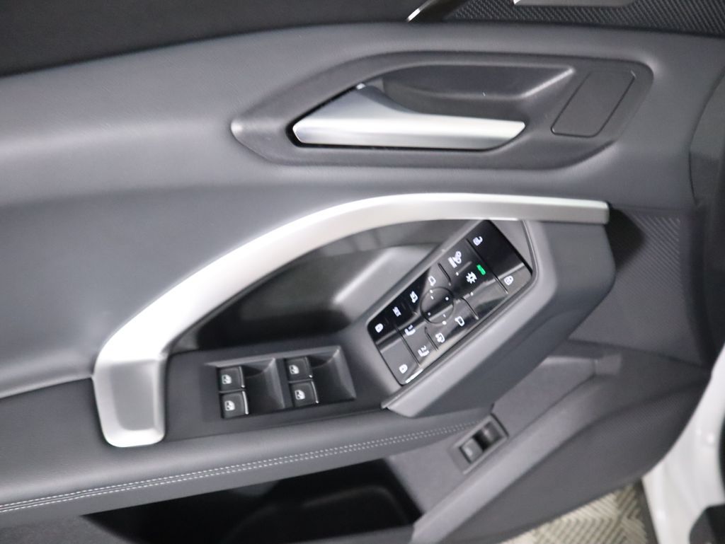 Thumbnail: 2025 Audi Q5 - 25