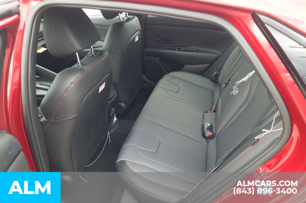 2025 Hyundai Elantra N Line - Photo 17