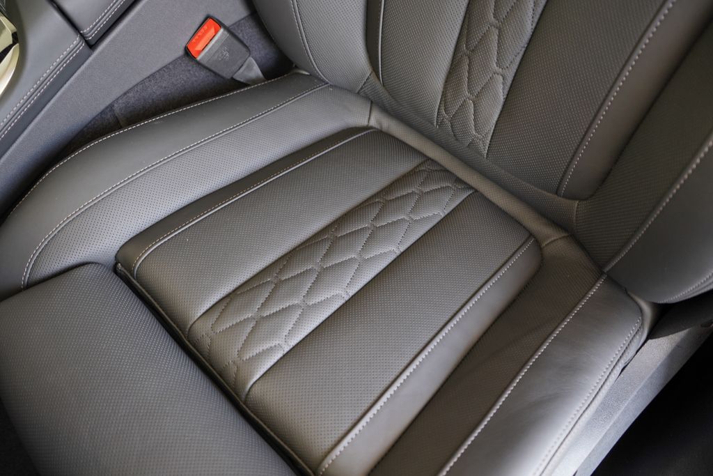 Thumbnail: 2025 BMW X7 - 13