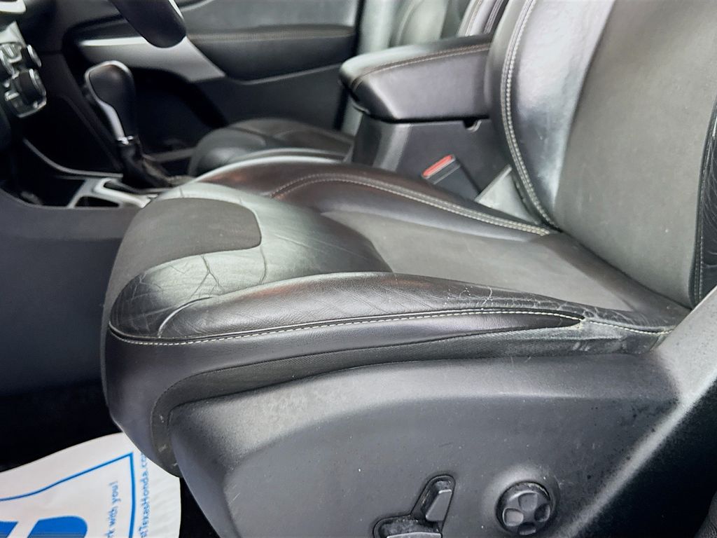 Used Car 2018 Jeep Cherokee  Latitude Plus For Sale Under $10,000 In Austin, Texas