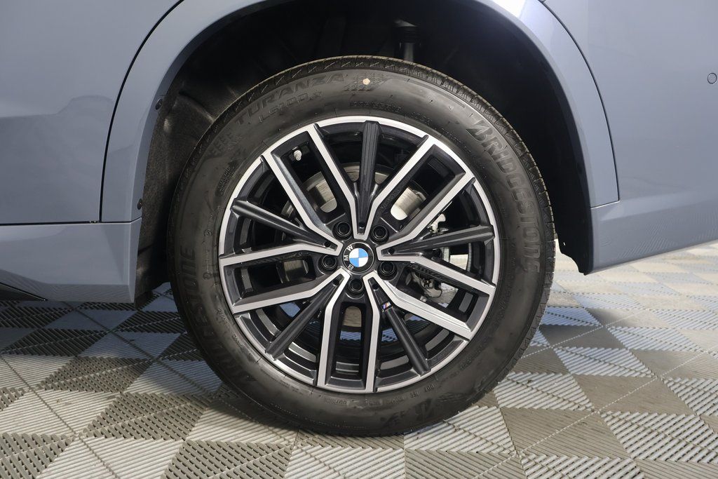 Thumbnail: 2025 BMW X1 - 10