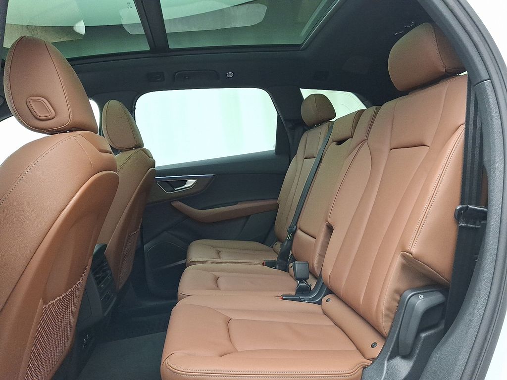 Thumbnail: 2026 Audi Q7 - 6