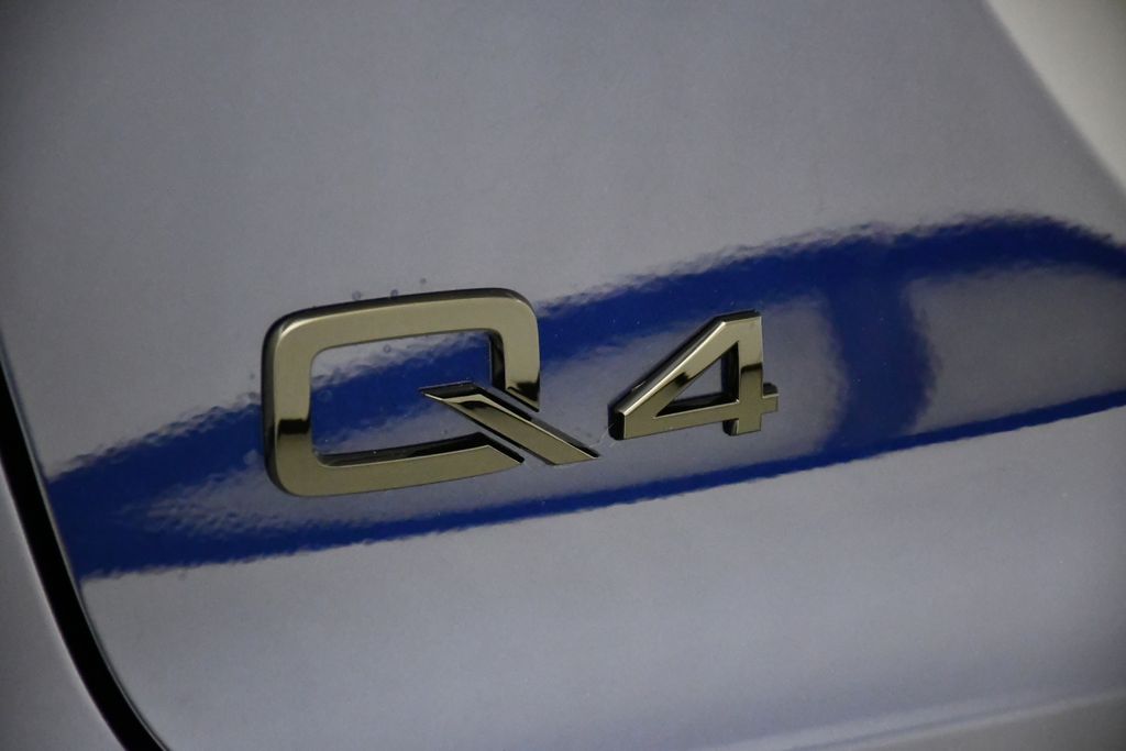 Thumbnail: 2026 Audi Q4 e-tron - 9
