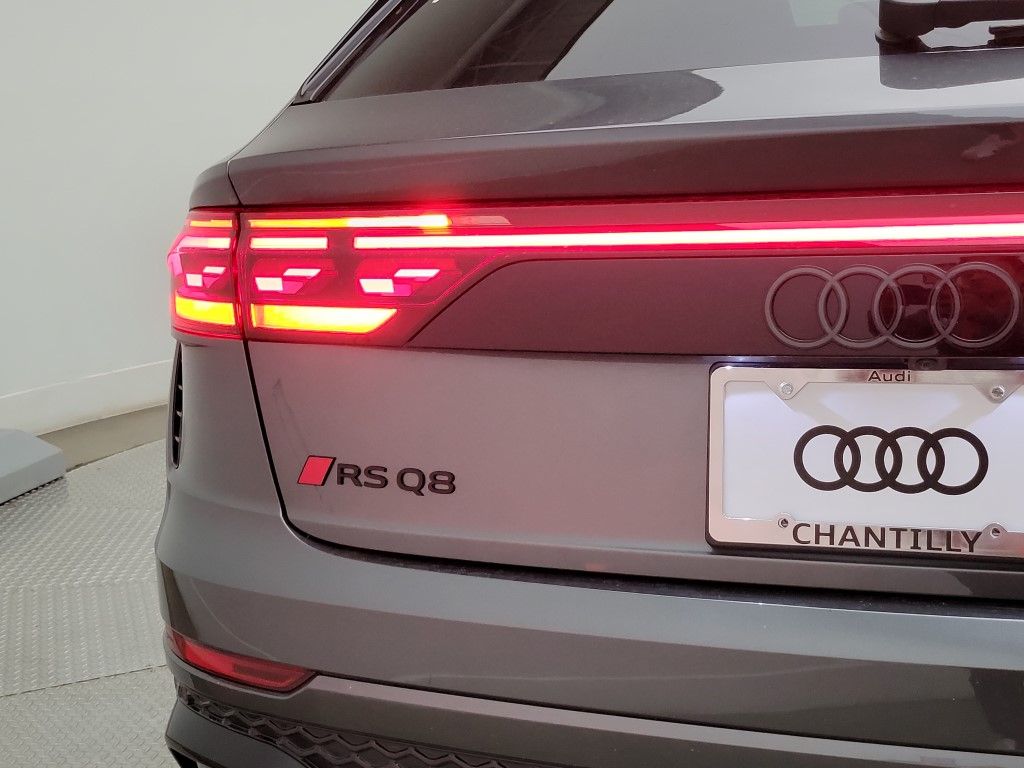 Thumbnail: 2026 Audi RS Q8 - 9