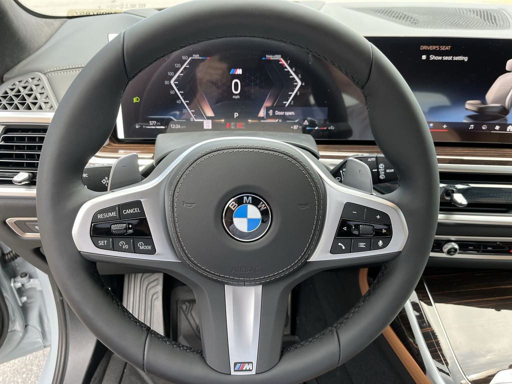 Thumbnail: 2026 BMW X7 - 14