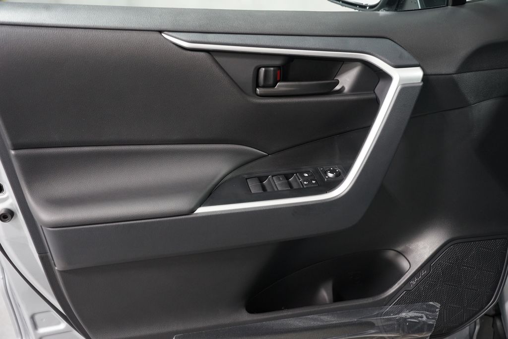 Thumbnail: 2025 Toyota RAV4 - 28