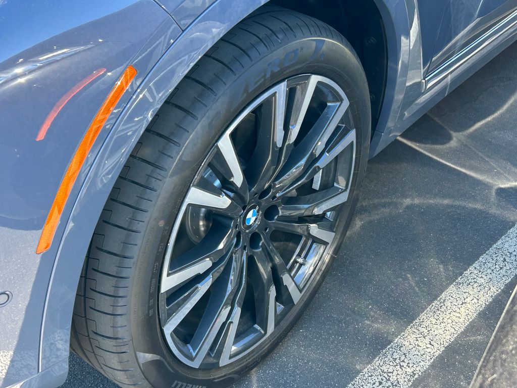Thumbnail: 2026 BMW X7 - 3