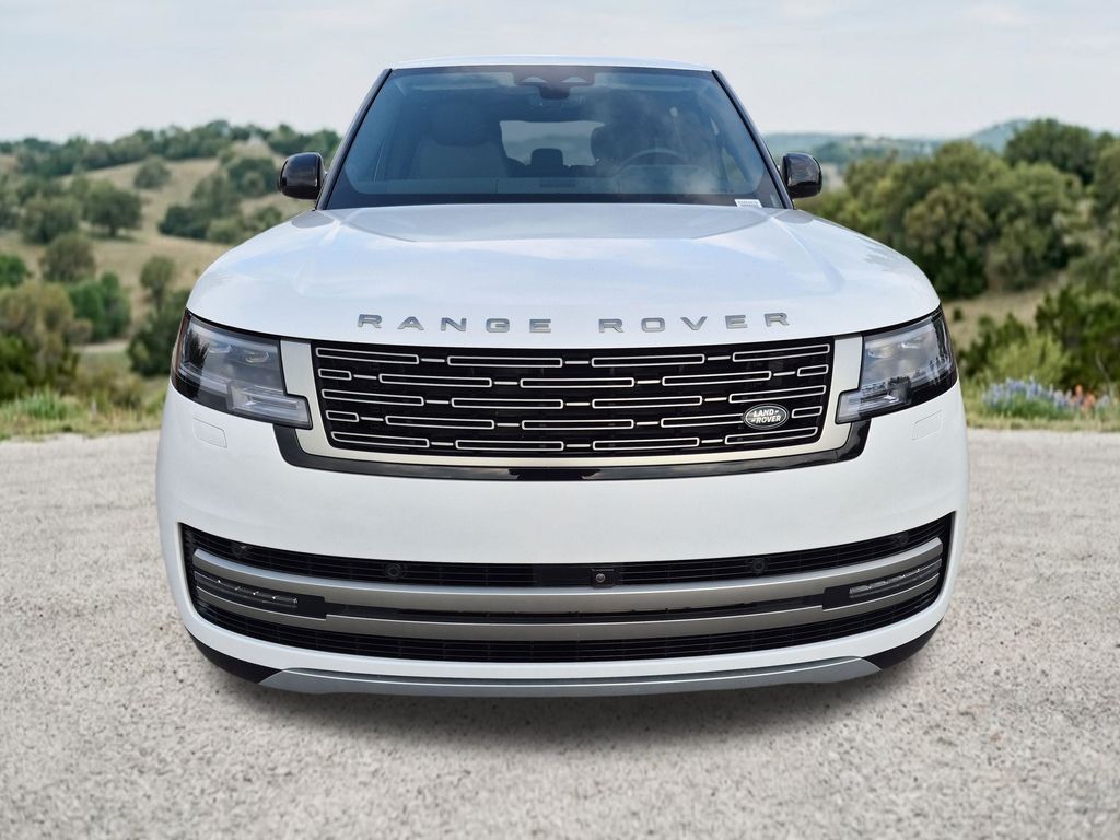 Used 2024 White Land Rover SE image 2