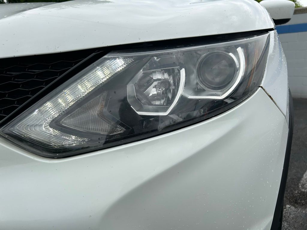 2017 Nissan Rogue Sport S 8