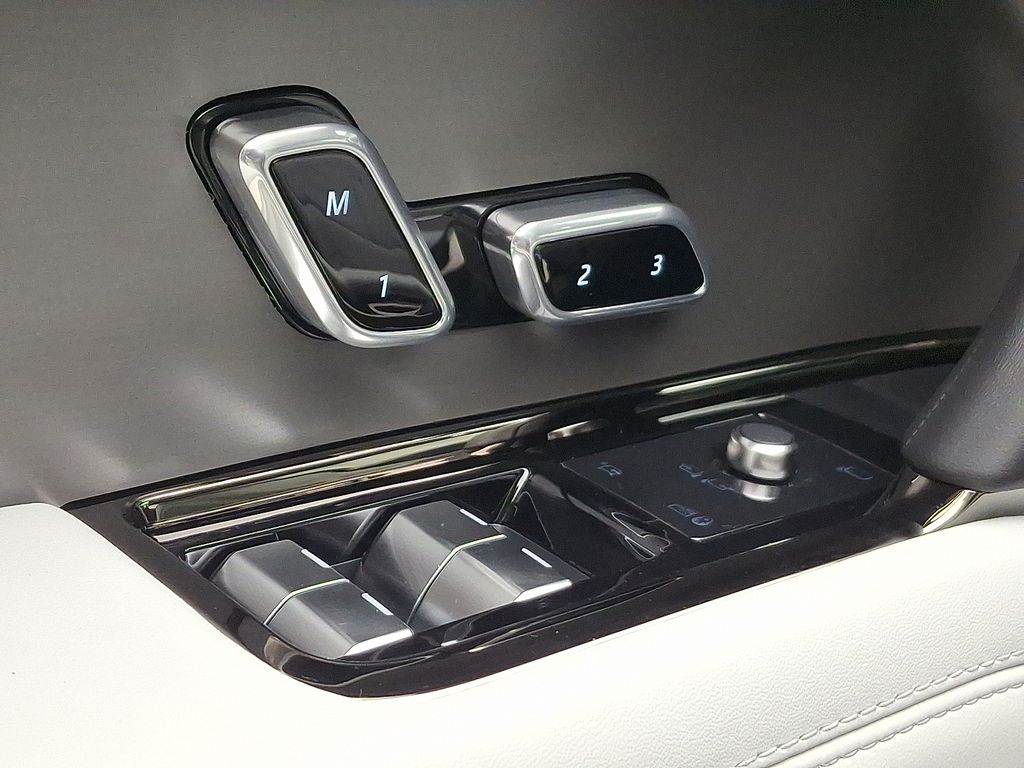 Thumbnail: 2026 Land Rover Range Rover Sport - 20