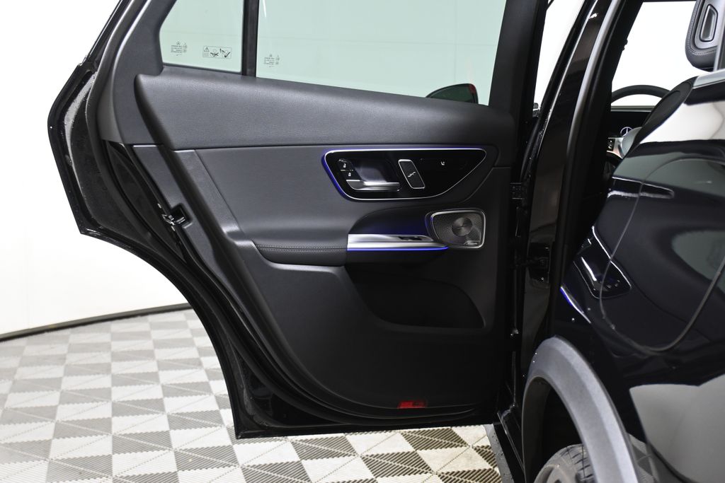 Thumbnail: 2025 Mercedes-Benz GLC - 32