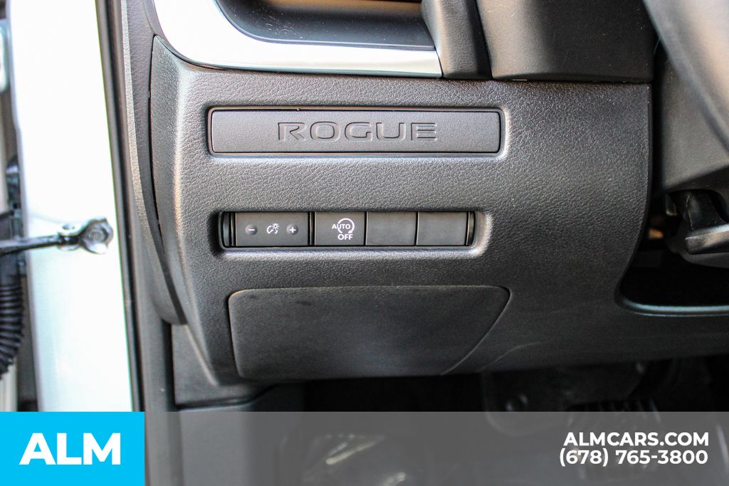 Used 2024 Silver Nissan S image 31