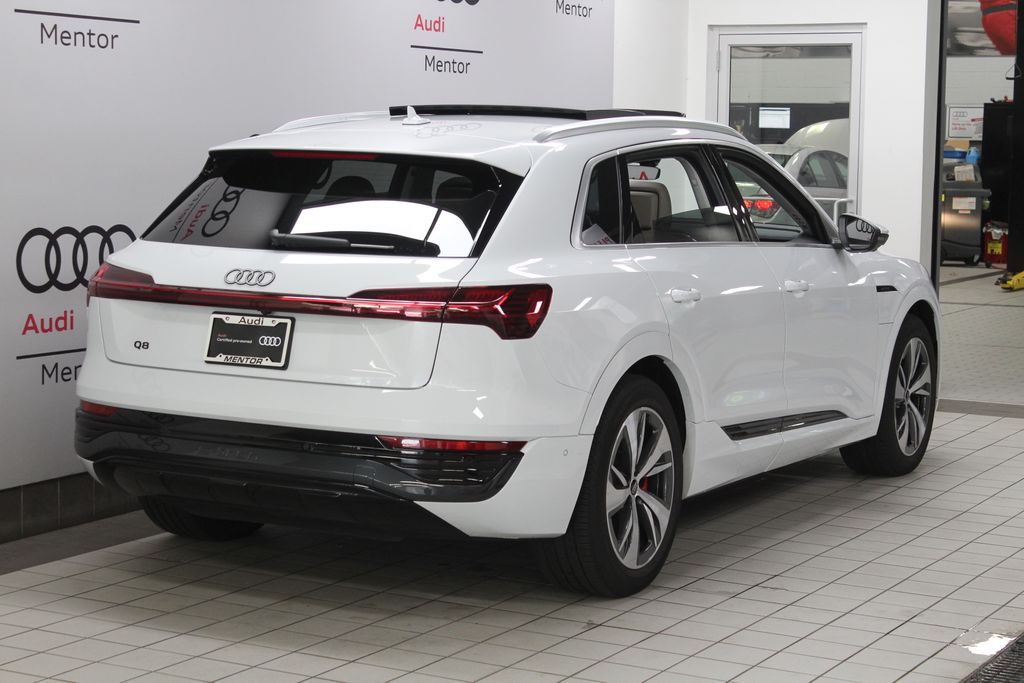 Thumbnail: 2024 Audi Q8 e-tron - 6