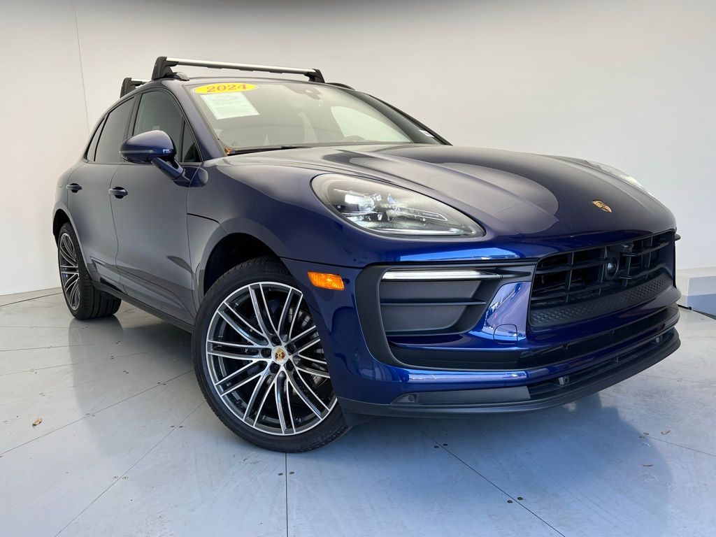 2024 Porsche Macan  24