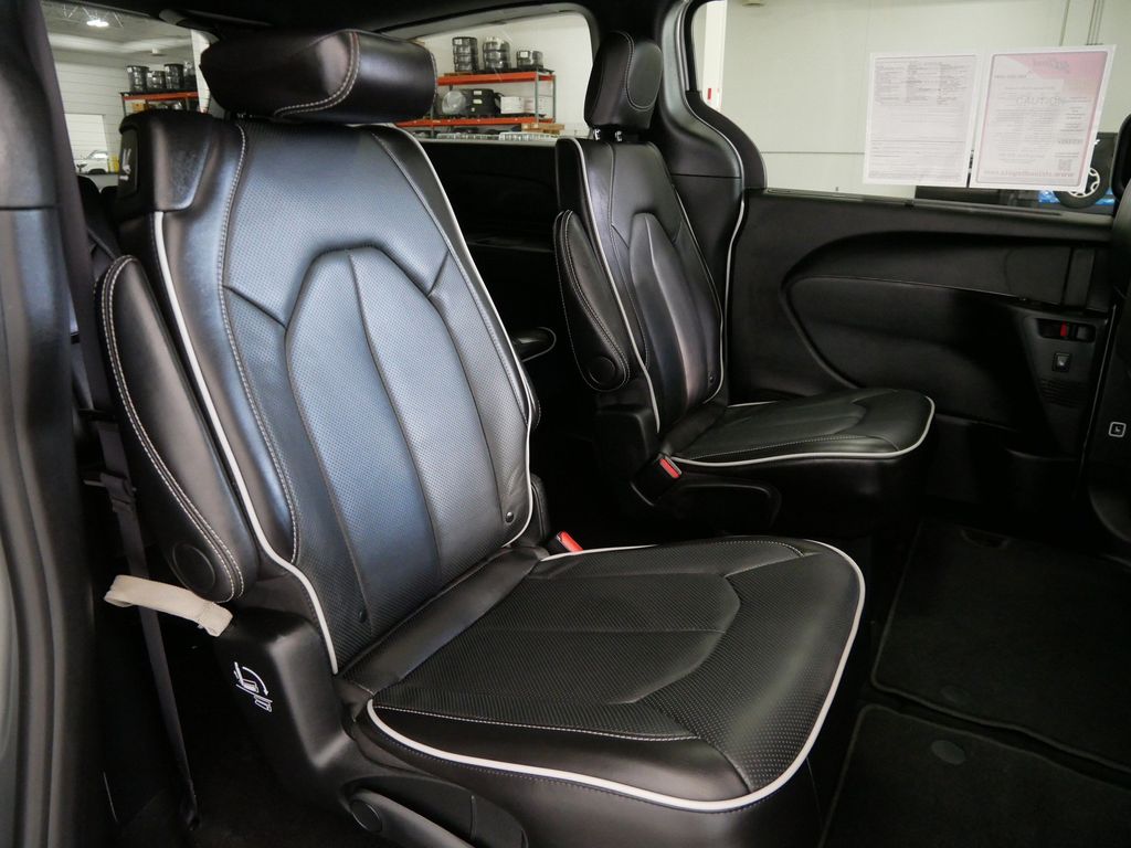 Used 2026 Chrysler Pacifica Van