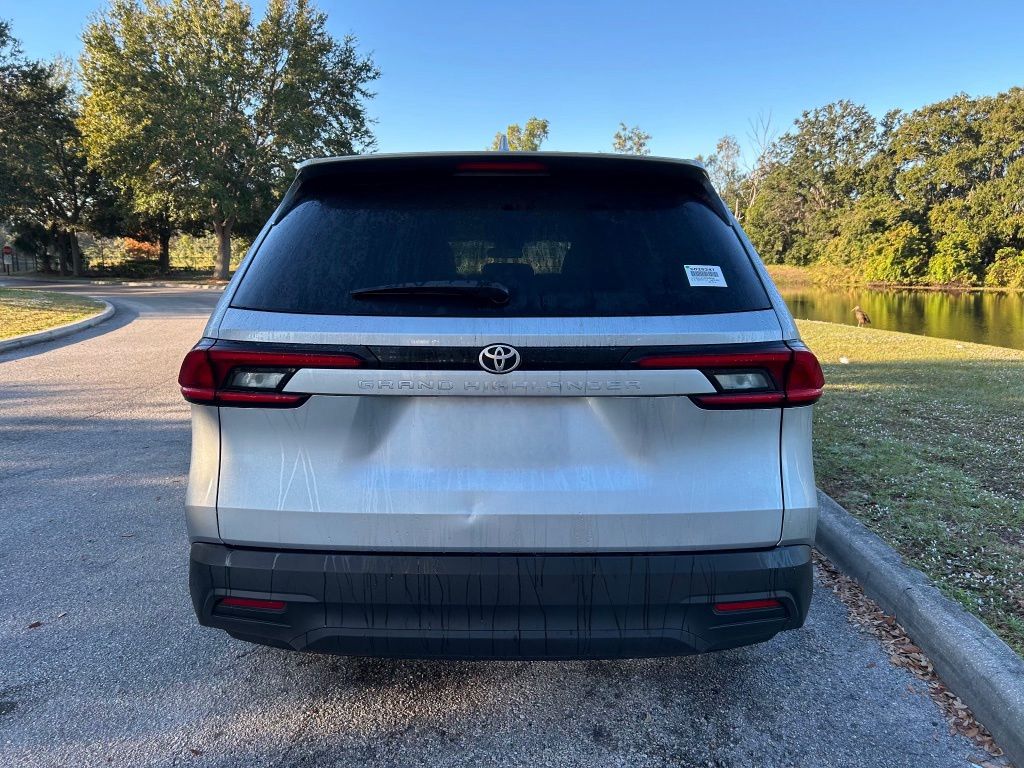 Thumbnail: 2025 Toyota Grand Highlander - 4