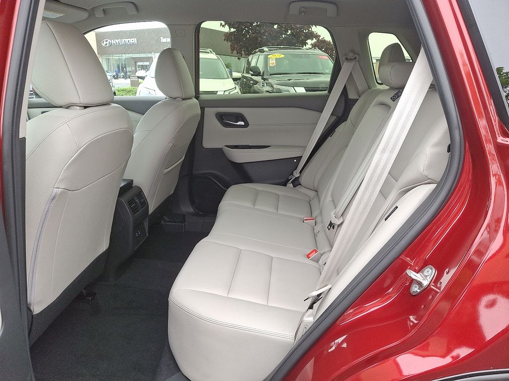 2024 Nissan Rogue SL 10