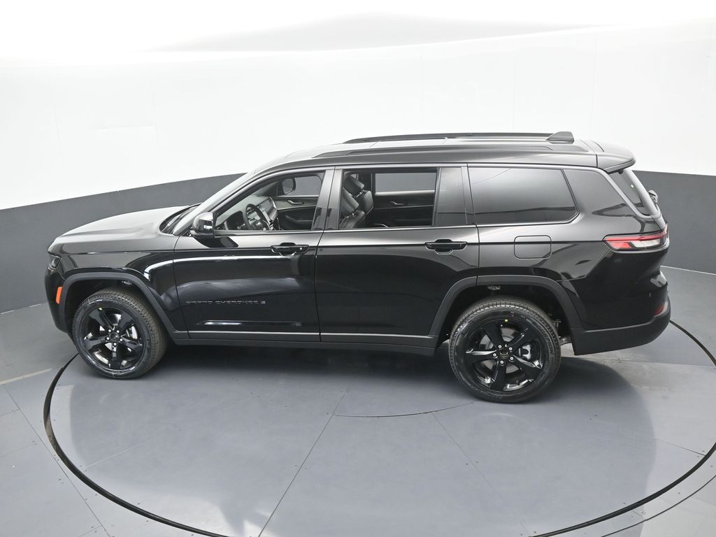 New 2026 Diamond Black Crystal Pearlcoat Jeep Limited image 47