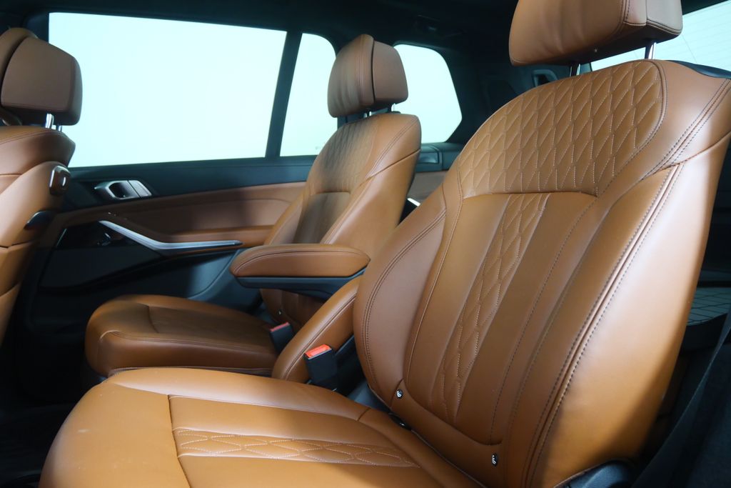 Thumbnail: 2024 BMW X7 - 15