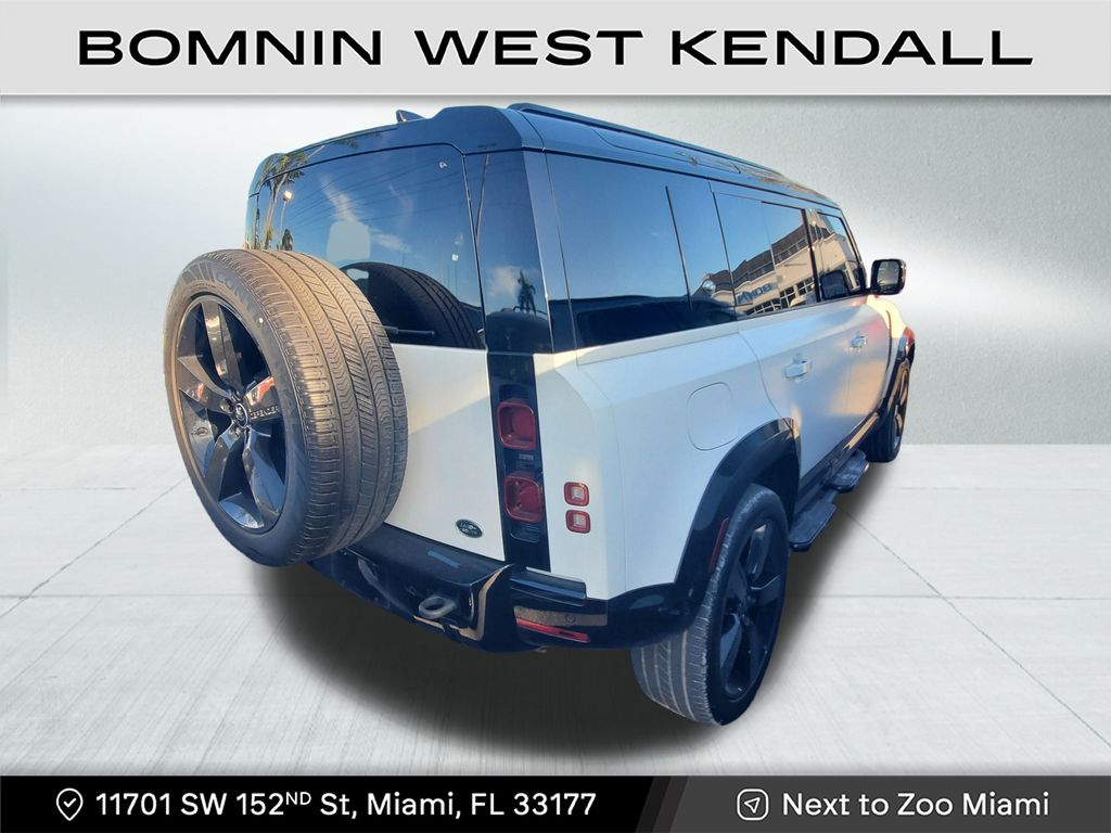 2022 Land Rover Defender 110 X-Dynamic HSE photo