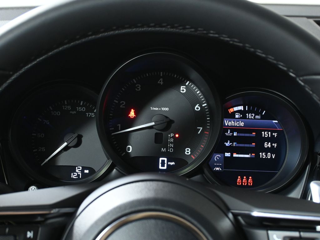 Thumbnail: 2026 Porsche Macan - 20