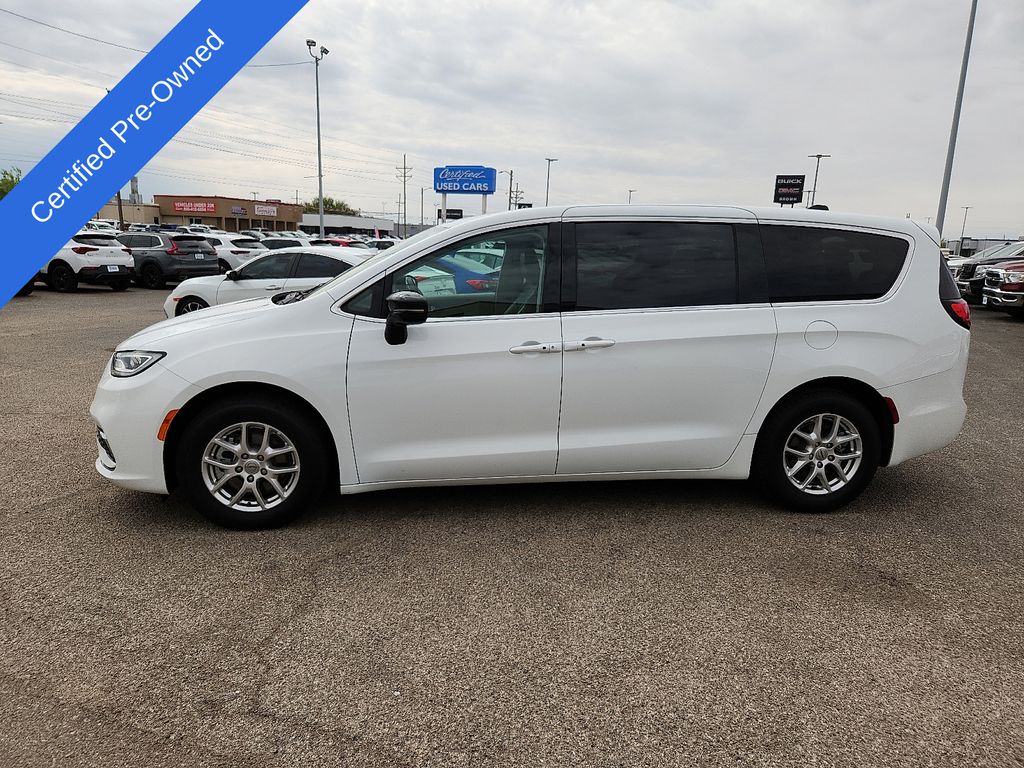 2024 Chrysler Pacifica Touring L - 5