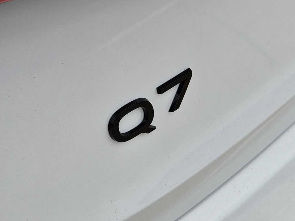 new 2025 Audi Q7 car, priced at $78,895